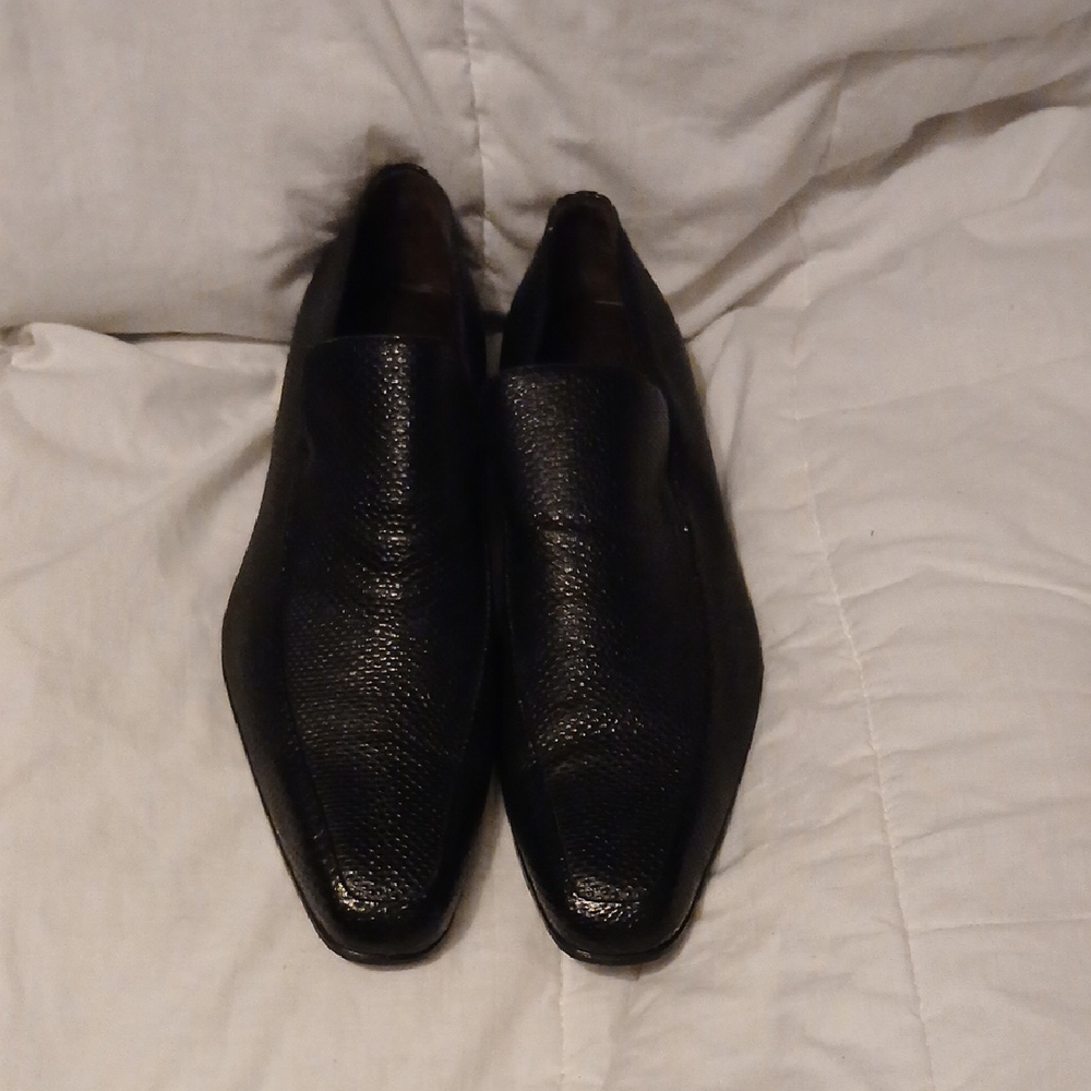 Gucci Black Textured Leather Loafers